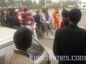 Foreign Affairs Police tried to stop the reporters. (The Epoch Times) Foreign Affairs Police tried to stop the reporters. (The Epoch Times)