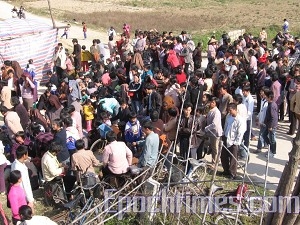 Villagers set up camp for over nine months near the Huafeng Gas Manufacturing Co. Ltd. to appeal for their rights, hoping authorities will make suitable arrangements for villagers who have lost their farm land. (The Epoch Times)