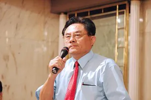 Transitional Mainland Government Lays Groundwork for Democracy