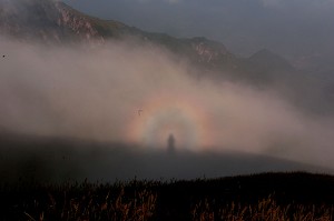 On the morning of August 13, 2006, Buddha's Light occurred at the peak of Mount Wugong in Jiangxi Province. (The Epoch Times)