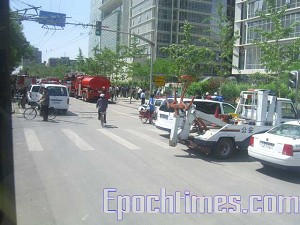 After the accident, many ambulances, fire trucks and police cars arrived at the construction site. (The Epoch Times)