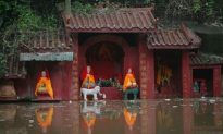 China Floods Spread to North After 500 Die