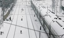 Over Half Million Expected Stranded at China Rail Station