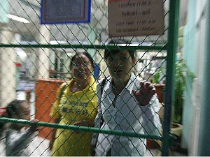 Thai police arrested Falun Gong practitioners on order of the Chinese communist government, December 15, 2007. (Clearwisdom.net)