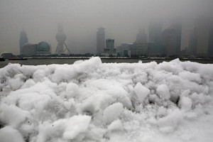 Shanghai, February 2, 2008, after snowstorm. (Photo by China Photos/Getty Images)