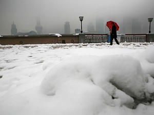 Snow blankets Shanghai, China. China Photos/Getty Images)