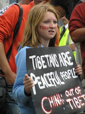 Young protester at a rally in Wellington for Tibet Wednesday 19 March, 2008. (Charlotte Cuthbertson/The Epoch Times) Young protester at a rally in Wellington for Tibet Wednesday 19 March, 2008. (Charlotte Cuthbertson/The Epoch Times)