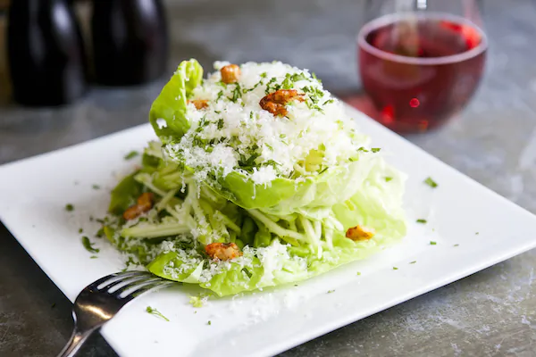 Romaine Is on the Menu at Some New York Delis Despite E.coli Warning