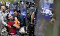Migrants Clash With Macedonian Police on Border With Greece