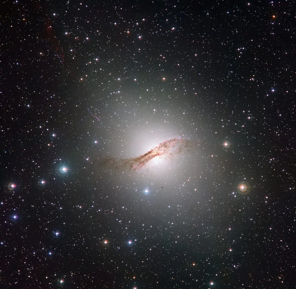 Australian astronomers have their eyes on the skies. (ESO, CC BY 4.0)