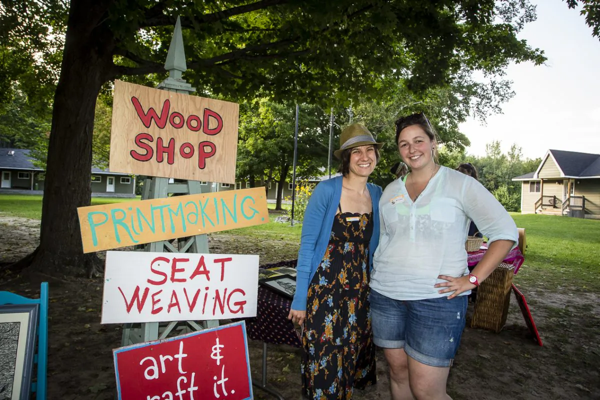 Steph Turenko (L), one of the organizers, and participant Katrusia Balan on the first day of Folk Camp on Aug. 24, 2015, in Grafton, Ont. (Carlos M. Gárate)