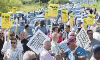 Cabbies Demonstrate, Press Quebec Government to Declare UberX Illegal