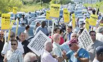 Cabbies Demonstrate, Press Quebec Government to Declare UberX Illegal