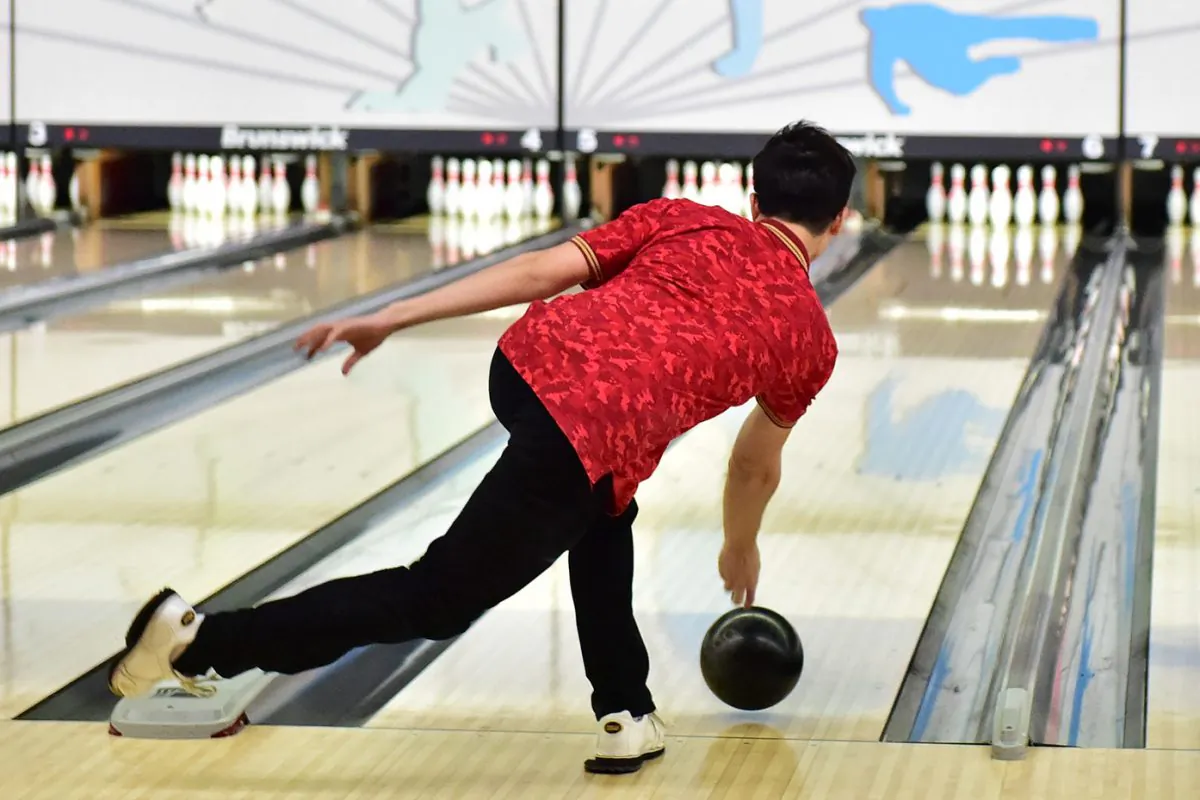 Otto Leung Yuk Fung delivers a bowl during his win in the Hong Kong Cup Masters at SCAA Bowling Centre, on Thursday August 27, 2015. (Bill Cox/Epoch Times)
