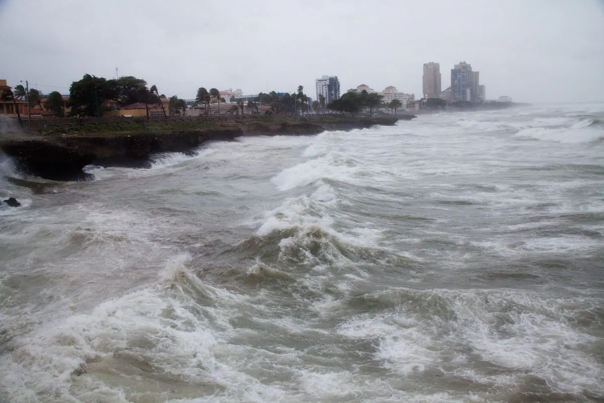 Strong winds and waves batter the coast as Tropical Storm Erika approaches Santo Domingo, in the Dominican Republic, Friday, August 28, 2015. (AP Photo/Tatiana Fernandez)