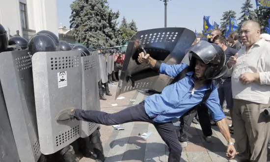 Grenade Explodes During Ukraine Clashes; 1 Officer Killed