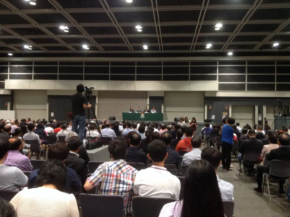 HKU alumni hold Convocation Extraordinary General Meeting (EGM) on Tuesday, Sept. 1, 2015 at Hong Kong Convention and Exhibition Centre. More than 3000 attend the event including former Chief Secretary Anson Chan, Democratic Party founding member Martin Lee Chu-ming to demand HKU's academic autonomy. (Epoch Times)