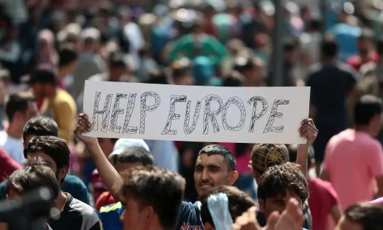 Migrants Defiant as Hungary Blocks Train Links for 2nd Day