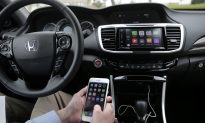 Apple, Google Bring Smartphone Functions to Car Dashboards