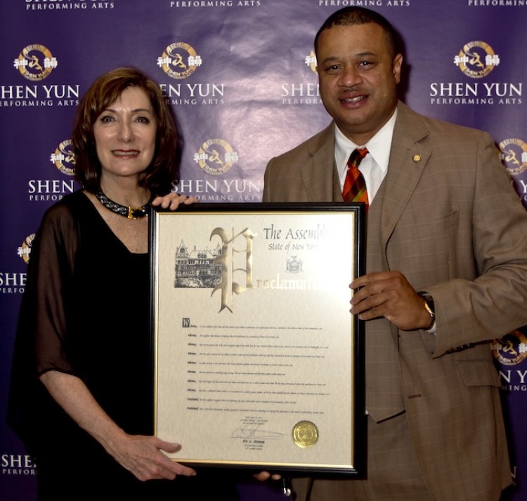 New York Assemblyman Eric Stevenson Presents Proclamation to Shen Yun