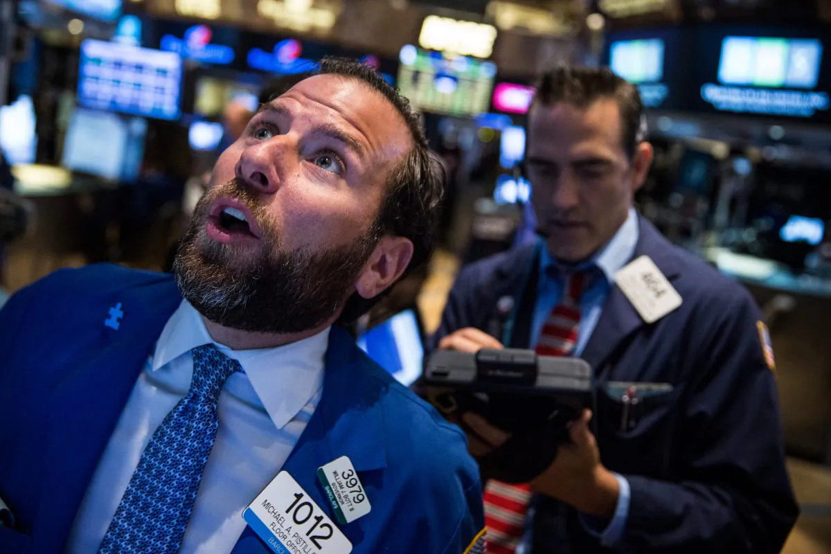 Traders work on the floor of the New York Stock Exchange during the morning of August 27, 2015 in New York City. (Andrew Burton/Getty Images)