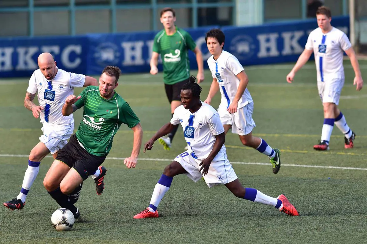 Last year’s division 1 Champions, Club Albion (in white) got their 2015-16 season off to a winning start with a 1-nil result against USRC last weekend. USRC topped the league in 2013-14 and finished in 3rd place last year. Photo from last season’s Yau Yee League division-1 match between the two teams.
(Bill Cox/Epoch Times)