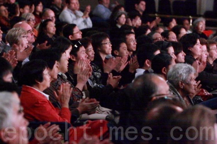 Saturday's audience enjoying the performance. (Sam Li/The Epoch Times) Saturday's audience enjoying the performance. (Sam Li/The Epoch Times)