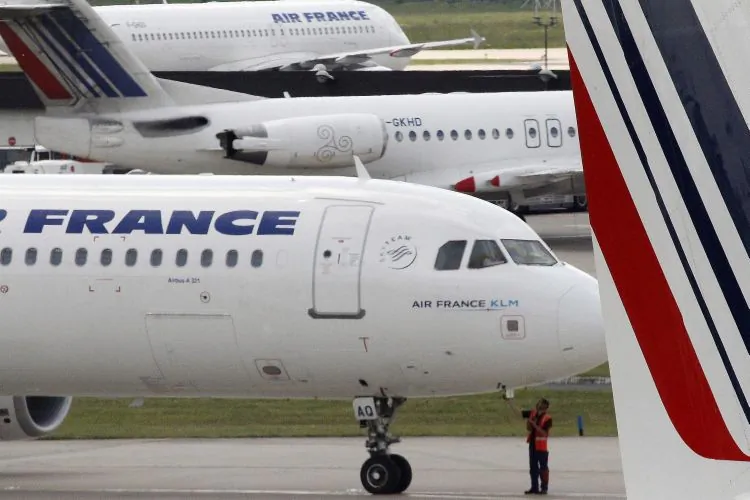 The French government has appealed to the patriotic sentiments of France's major airline, Air France, requesting that it rethink its decision to order airplanes from Boeing. (Joel Saget/AFP/Getty Images)