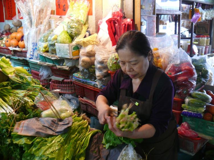 PHILANTHROPIST: Ms. Chen Shu-chu at her vegetable stall in a market in eastern Taiwan's Taitung County. (The Epoch Times) PHILANTHROPIST: Ms. Chen Shu-chu at her vegetable stall in a market in eastern Taiwan's Taitung County. (The Epoch Times)