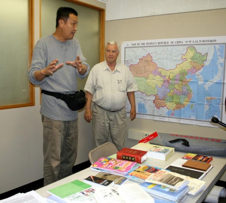 Renowned human rights activist, Kai Chen, and former superintendent of the Hacienda La Puente Unified School District of southern California, John Kramer, found Communism ideology in the textbooks of the Confucius Classroom Program. (Yuan Mei/The Epoch Times) Renowned human rights activist, Kai Chen, and former superintendent of the Hacienda La Puente Unified School District of southern California, John Kramer, found Communism ideology in the textbooks of the Confucius Classroom Program. (Yuan Mei/The Epoch Times)