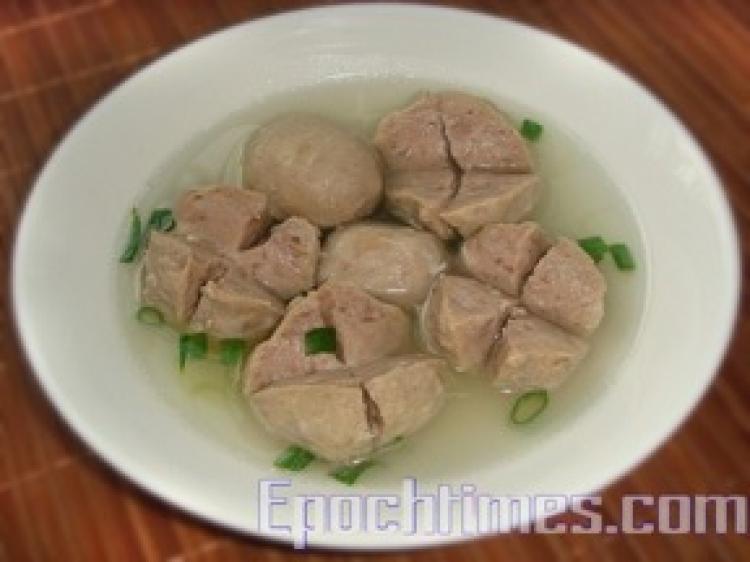 Nutritious and delicious Gung Wang meatballs are meaty and full of filial piety. (Tsai Shya/ The Epoch Times) Nutritious and delicious Gung Wang meatballs are meaty and full of filial piety. (Tsai Shya/ The Epoch Times)