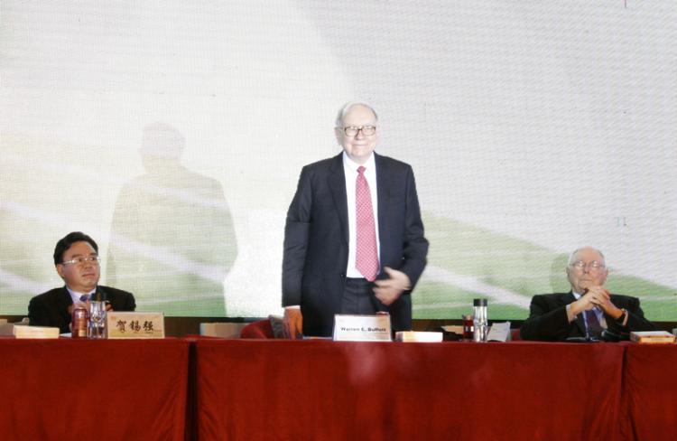 On Sept. 27, 2010, Warren Buffett appears at BYD Auto's annual business meeting in Shenzhen. (Epoch Times Archive)