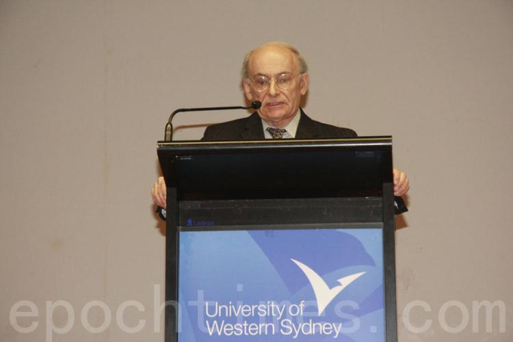 Human rights attorney David Matas speaks at 2010 International Conference on Human Rights Education in Sydney. (Epoch Times) Human rights attorney David Matas speaks at 2010 International Conference on Human Rights Education in Sydney. (Epoch Times)