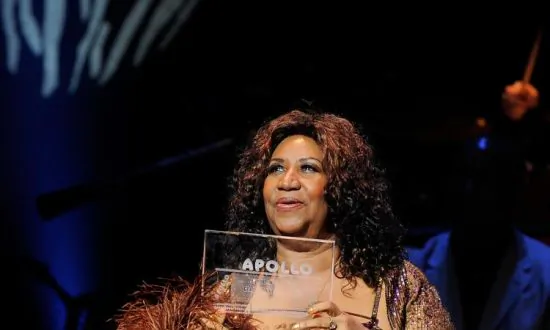 Aretha Franklin Dies at Age 76, Confirms Publicist