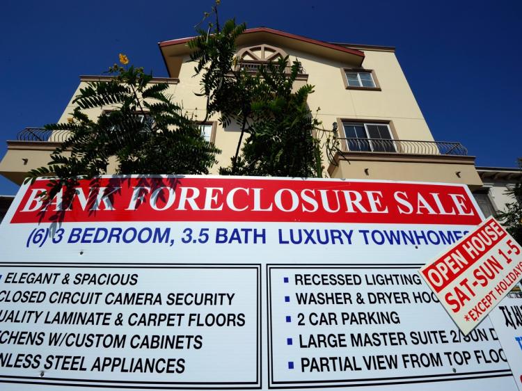 FORECLOSED: A 'bank foreclosure sale' sign is posted in front of townhomes on Aug. 12 in Los Angeles. U.S. banks repossessed homes at a record pace last month.(Kevork Djansezian/Getty Images) FORECLOSED: A 'bank foreclosure sale' sign is posted in front of townhomes on Aug. 12 in Los Angeles. U.S. banks repossessed homes at a record pace last month.(Kevork Djansezian/Getty Images)