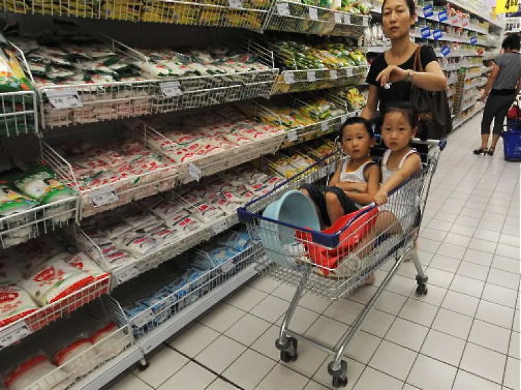 Shopping at a supermarket in Hefei. Chinese perpetually worry about food safety. (STR/AFP/Getty Images)