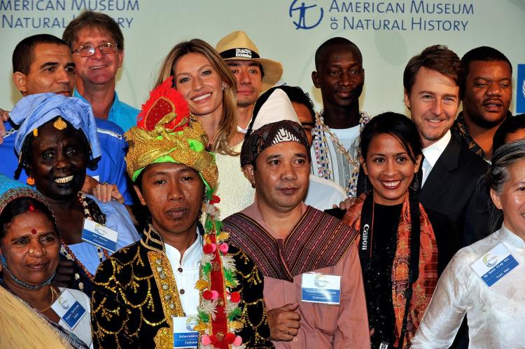 (L-R) UN environmental Ambassador Gisele Bundchen, actor and Goodwill Amassador Ed Norton and 2010 UN Equator prize winners attend the United Nations MDG Summit kick off at American Museum of Natural History on Sept. 20 in New York City. (Joe Corrigan/Getty Images) (L-R) UN environmental Ambassador Gisele Bundchen, actor and Goodwill Amassador Ed Norton and 2010 UN Equator prize winners attend the United Nations MDG Summit kick off at American Museum of Natural History on Sept. 20 in New York City. (Joe Corrigan/Getty Images)