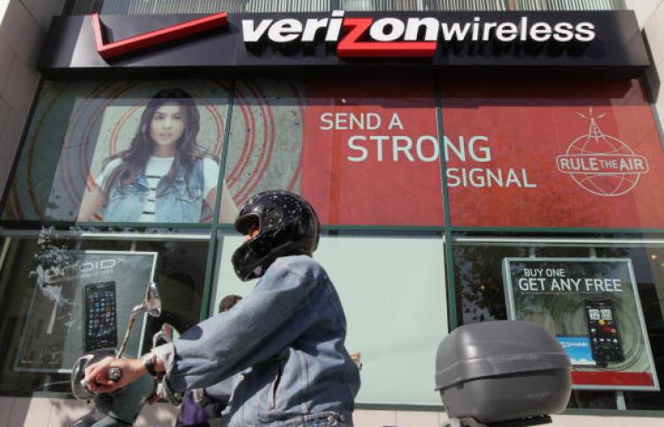 Verizon Wireless introduced 4g service to its customers on Dec. 3. (Justin Sullivan/Getty Images) Verizon Wireless introduced 4g service to its customers on Dec. 3. (Justin Sullivan/Getty Images)