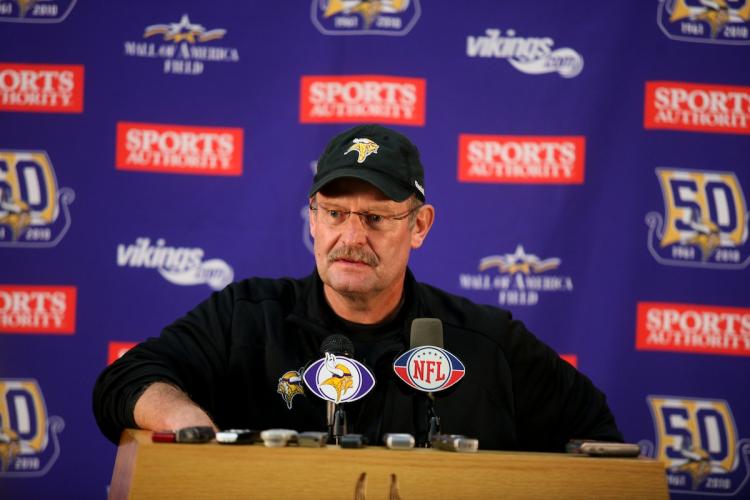 Brad Childress Faces Tough Choice to Start or Sit Brett Favre