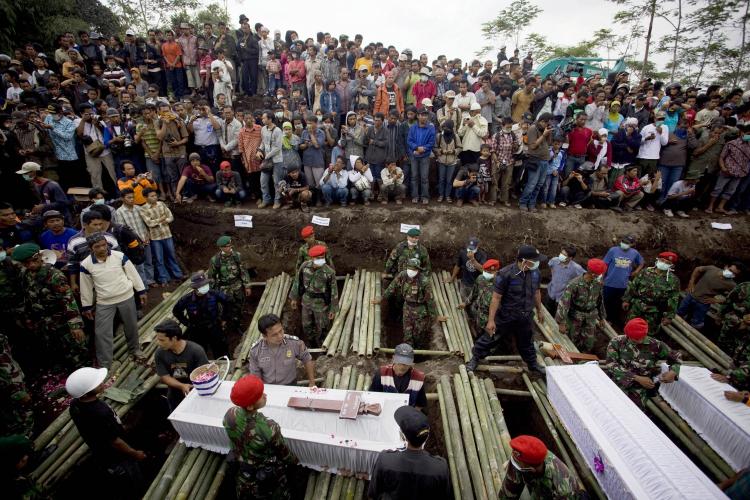 Indonesian soldiers and volunteers carry the coffin a victim of the Mount Merapi eruption during mass burial at Umbulhardjo village in Sleman on Oct. 28, near Yogyakarta, Indonesia. (Ulet Ifansasti/Getty Images) Indonesian soldiers and volunteers carry the coffin a victim of the Mount Merapi eruption during mass burial at Umbulhardjo village in Sleman on Oct. 28, near Yogyakarta, Indonesia. (Ulet Ifansasti/Getty Images)