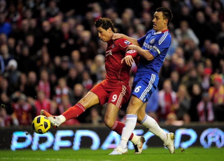Chelsea's John Terry shadows Liverpool's Fernando Torres (L), who controls the ball under pressure. (Shaun Botterill/Getty Images) Chelsea's John Terry shadows Liverpool's Fernando Torres (L), who controls the ball under pressure. (Shaun Botterill/Getty Images)