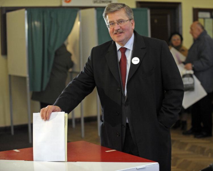 President Bronislaw Komorowski casts his ballot in a polling station in Warsaw on Nov. 21, 2010 during Poland's local elections. (Janek Skarzynski/AFP/Getty Images) President Bronislaw Komorowski casts his ballot in a polling station in Warsaw on Nov. 21, 2010 during Poland's local elections. (Janek Skarzynski/AFP/Getty Images)