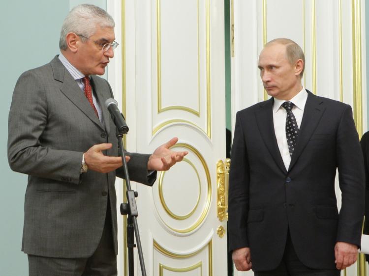 GE VENTURES: Russian Prime Minister Vladimir Putin (R) listens to GE International president and CEO, Ferdinando Beccalli-Falco (L), during their meeting in Moscow on Dec. 27. GE has formed two new joint ventures in Russia. (Ria-Novosti Pool/Alexey Druzhinin/AFP/Getty Images ) GE VENTURES: Russian Prime Minister Vladimir Putin (R) listens to GE International president and CEO, Ferdinando Beccalli-Falco (L), during their meeting in Moscow on Dec. 27. GE has formed two new joint ventures in Russia. (Ria-Novosti Pool/Alexey Druzhinin/AFP/Getty Images )