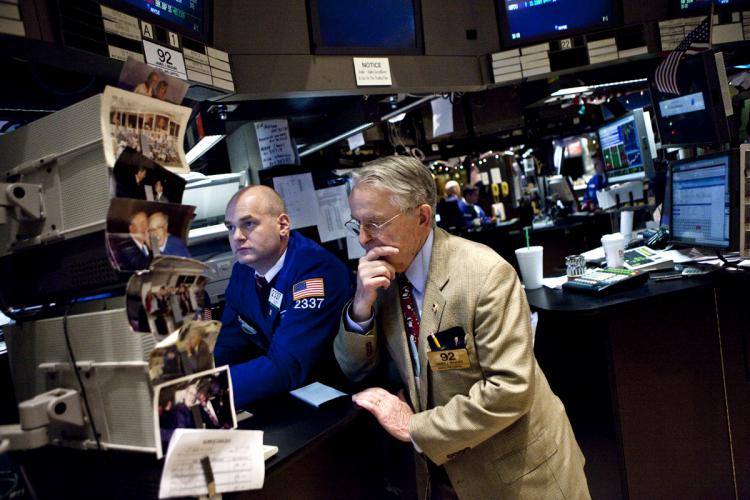 LOOKING FOR DIRECTION: Traders work on the floor of the New York Stock Exchange last week. U.S. stocks will look to the fourth-quarter earnings season, which begins this week, for direction on the U.S. economy.(Ramin Talaie/Getty Images)