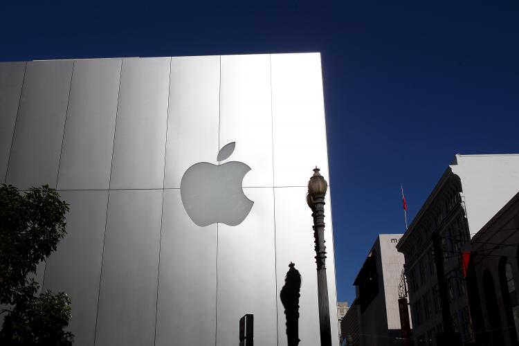 The Apple logo is displayed on the exterior of an Apple retail store on January 18, 2011 in San Francisco, California. (Justin Sullivan/Getty Images) The Apple logo is displayed on the exterior of an Apple retail store on January 18, 2011 in San Francisco, California. (Justin Sullivan/Getty Images)