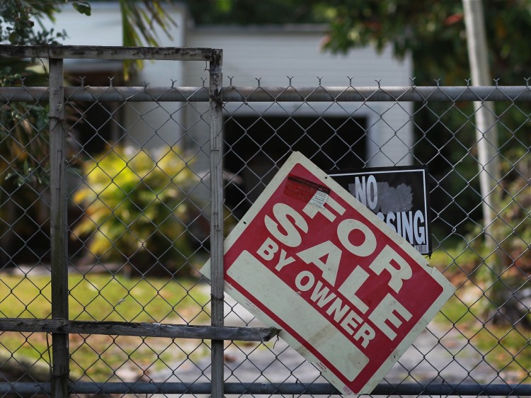 A for sale sign is seen in front of a home in Florida. The rate for 15-year loans fell to 3.28 percent, according to Freddie, which is among the lowest ever. (Joe Raedle/Getty Images) A for sale sign is seen in front of a home in Florida. The rate for 15-year loans fell to 3.28 percent, according to Freddie, which is among the lowest ever. (Joe Raedle/Getty Images)