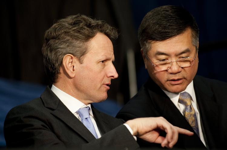 DISADVANTAGE: US Treasury Secretary Timothy Geithner (L) speaks with US Commerce Secretary Gary Locke during a small business forum in Cleveland, Ohio on Feb. 22. Both Locke and Geithner have been vocal in criticizing China's unfair business practices, which often put American enterprises at a disadvantage. (Jim Watson/Getty Images )