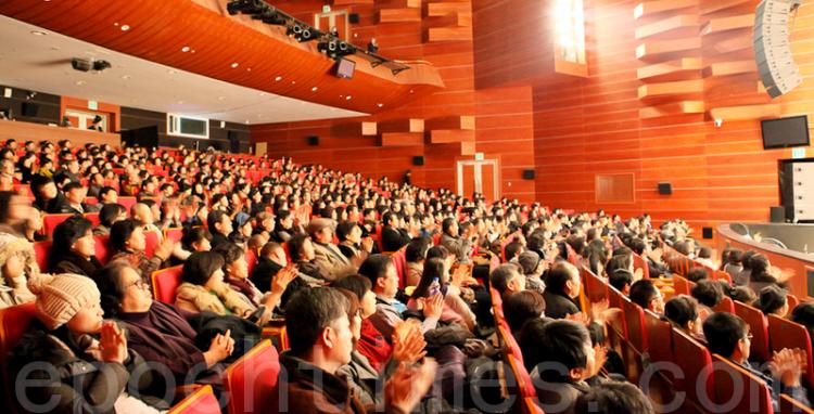 The audience enjoying Shen Yun Performing Arts, at Suseong Artpia in Daegu, South Korea, on Jan 25. (/The Epoch Times) The audience enjoying Shen Yun Performing Arts, at Suseong Artpia in Daegu, South Korea, on Jan 25. (/The Epoch Times)