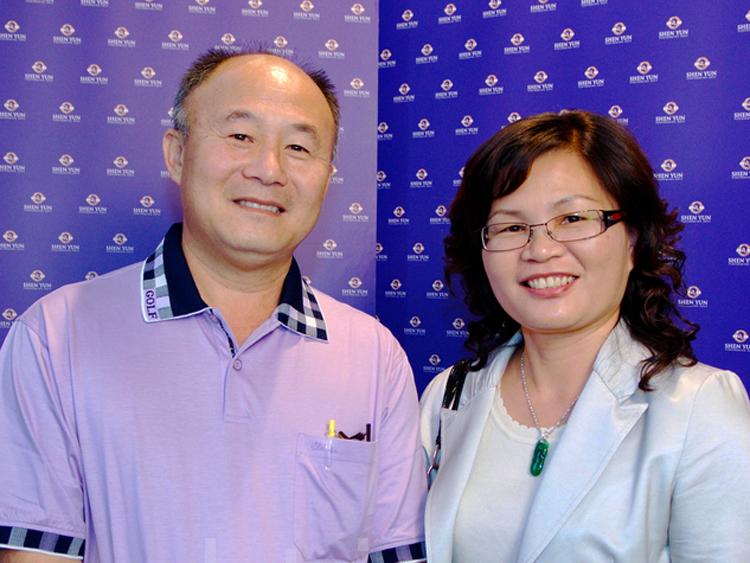 Lin Rongjin and Chen Meili, owners of Deguang Construction Company, attend Shen Yun Performing Arts International Company's second show in Changhua on the afternoon of April 17, 2011. (Li Yuan/The Epoch Times) Lin Rongjin and Chen Meili, owners of Deguang Construction Company, attend Shen Yun Performing Arts International Company's second show in Changhua on the afternoon of April 17, 2011. (Li Yuan/The Epoch Times)