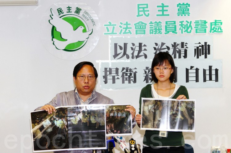 Reporter Kiri Choy (right) sued Hong Kong Police for illegally arresting her. (Pan Zaishu/The Epoch Times) Reporter Kiri Choy (right) sued Hong Kong Police for illegally arresting her. (Pan Zaishu/The Epoch Times)